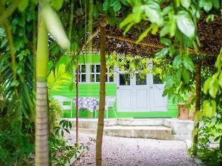 Lemongrass Lodge