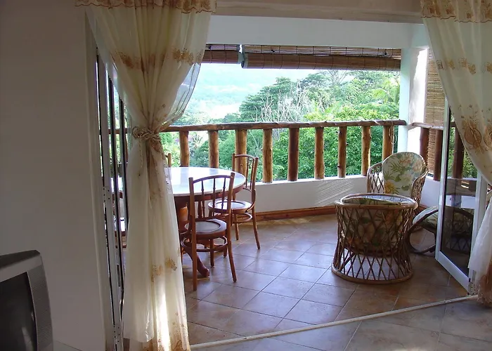 Lodge Lemongrass Beau Vallon (Mahe)